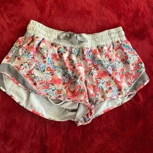 Floral lululemon ‘hotty totty’ shorts